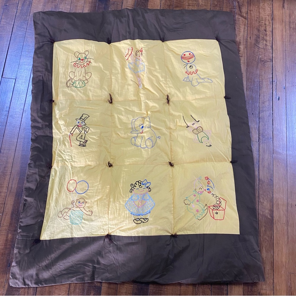 Vintage Embroidered Child/Baby Tie Quilt 34” x 44”